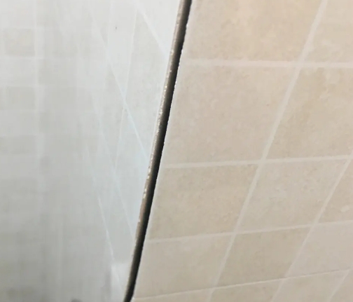 剑河瓷砖空鼓维修公司分享阳台瓷砖脱落的修复过程可以分为以下几个步骤