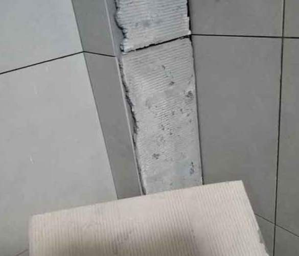剑河瓷砖空鼓维修公司分享下厨房瓷砖脱落的补救措施。
